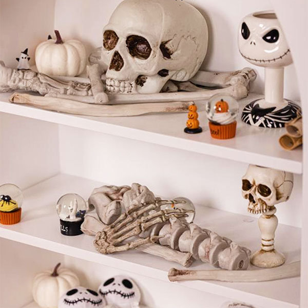  Skeleton Hand Pumpkins Halloween Spooky Bones T-Shirt