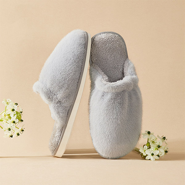Fuzzy Heart Slippers - Plush - 3 Sizes - ApolloBox