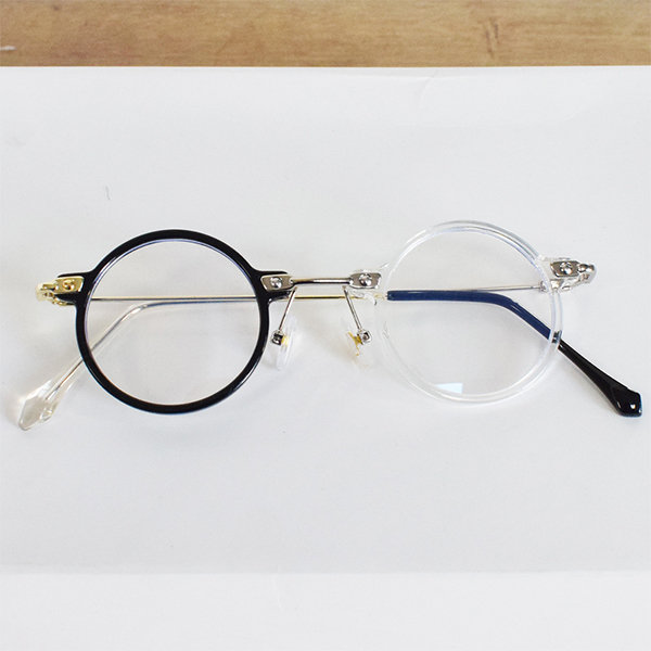 Black And White Frame Glasses - Stylish Design