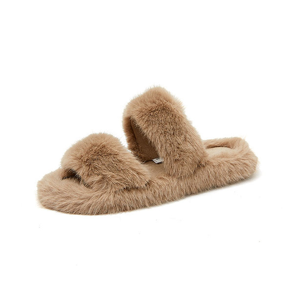 White best sale fuzzy sandals