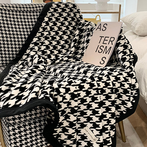 Black and white online flannel blanket