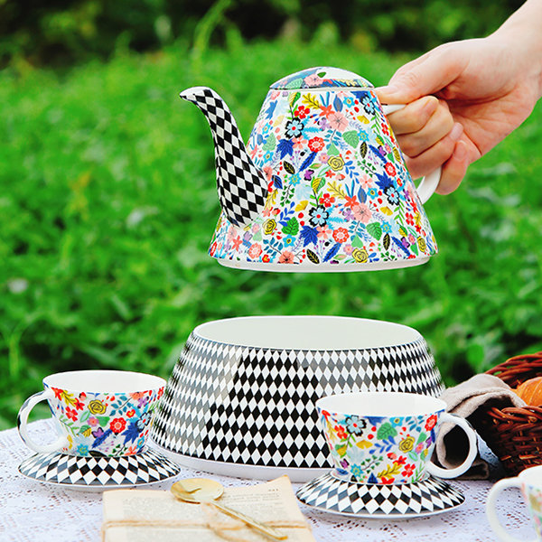 Adorable Teapot And Cup Set from Apollo Box