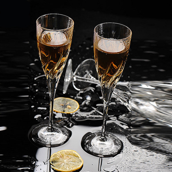 Modern Champagne Glass - Crystal Glass - Safe for Dishwasher from Apollo Box