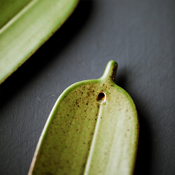 Bamboo Leaf Incense Burner - Japanese Style - Ceramic - ApolloBox