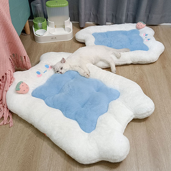 Sleeping Cat Floor Mat from Apollo Box