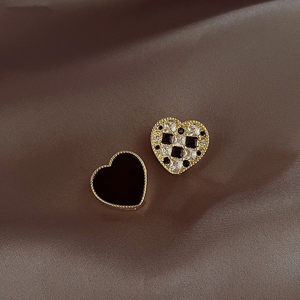 Heart Shaped Stud Earrings - Silver - Checkerboard Pattern