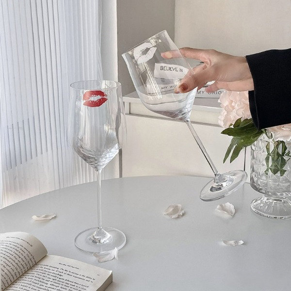 RCR Simple Wine Glass - 2 Sizes - ApolloBox