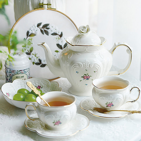 Elegant Flower Tea Set - Ceramic - ApolloBox