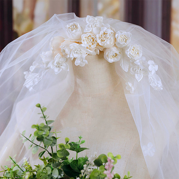Romantic Pearl Bridal Veil from Apollo Box