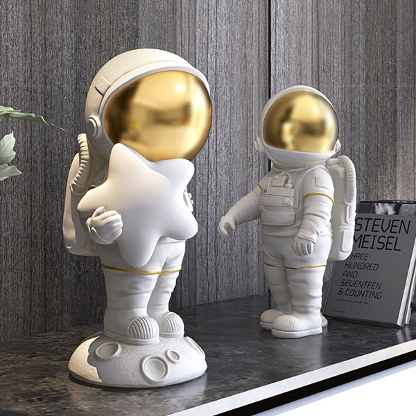 2023 new car accessories trendy cool astronaut astronaut ornaments center  console decoration aromatherapy solar creative