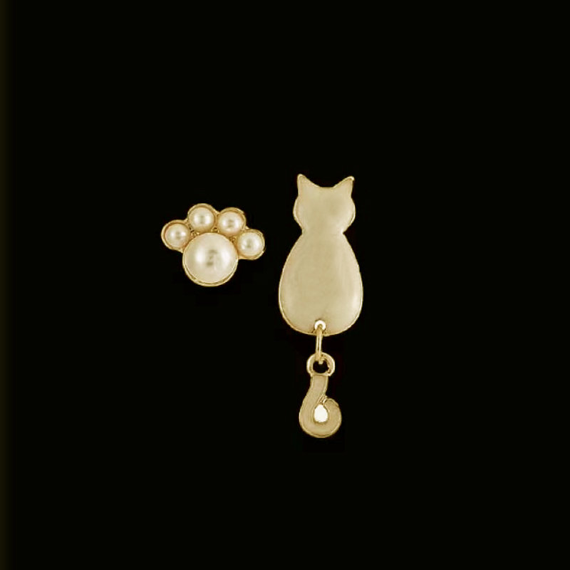Cat Earrings - ApolloBox