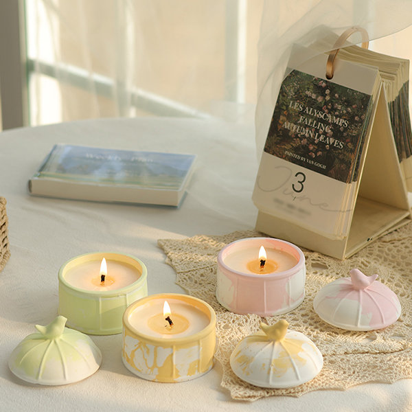 Embossed Aromatherapy Candle - Soy Wax - ApolloBox