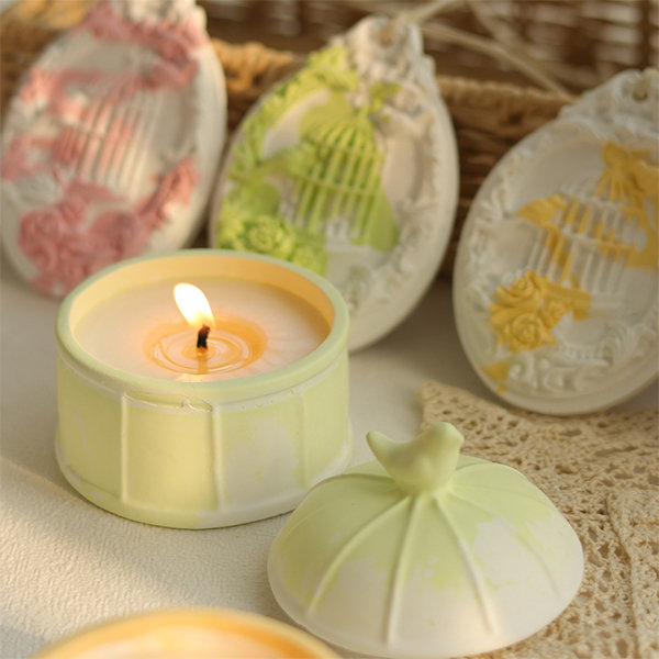 Pretty Aromatherapy Candle - Soy Wax - Green - Yellow - Pink from Apollo Box