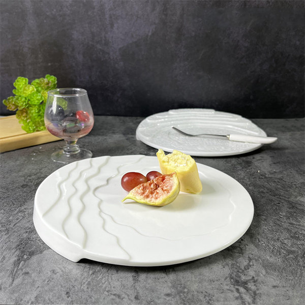 Sleek Round Dining Plate from Apollo Box