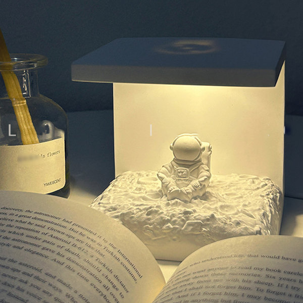 Astronaut Aroma Diffuser Night Light - Plaster - Decor