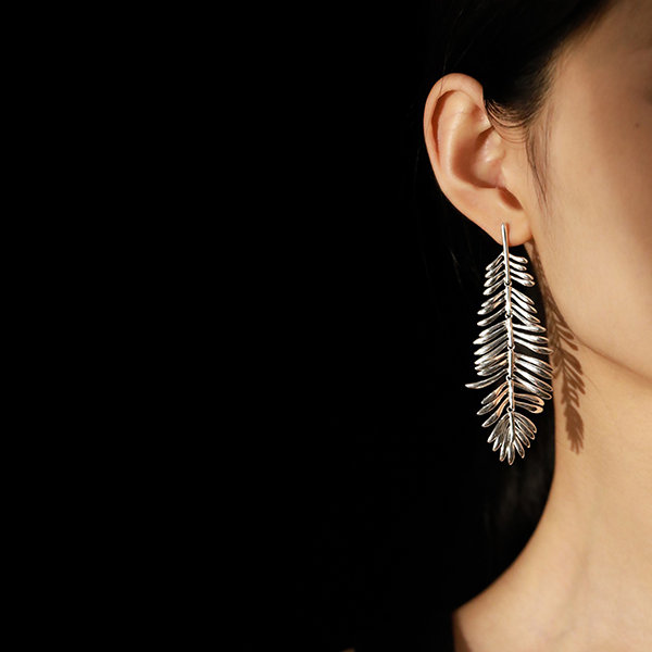 Fashion Feather Earrings - Radiates An Elegant Atmosphere