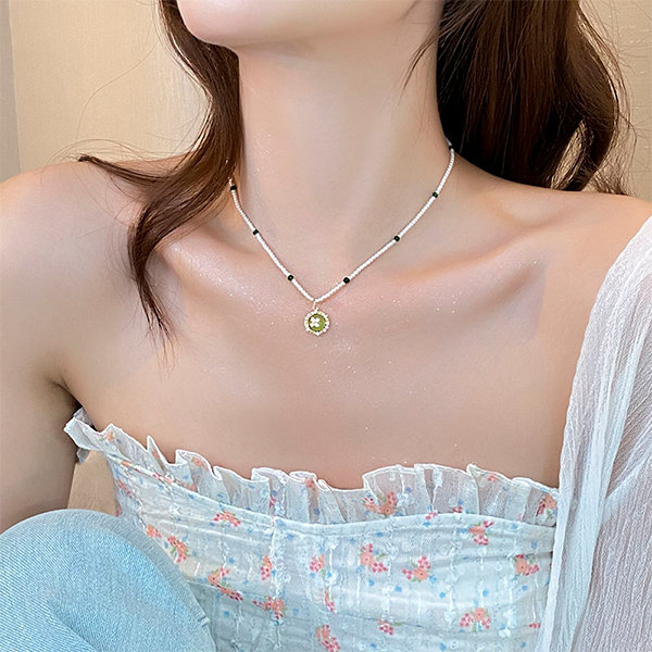 Copper store alloy necklace