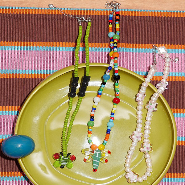Fashionable Beaded Necklace - White - Green - Add A Pop Of Color To Your Daily Look