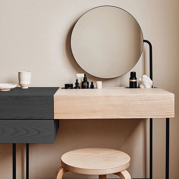 Minimal vanity online table