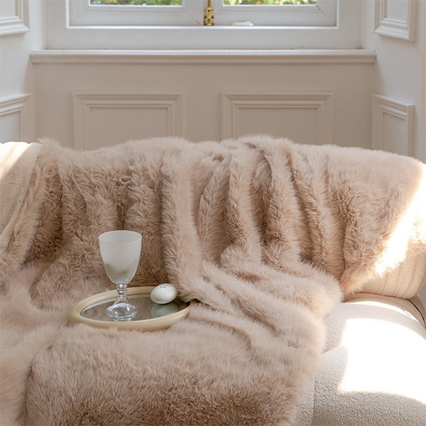 Luxurious Plush Blanket - White - Brown - Essential for Winter Warmth -  ApolloBox