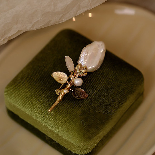 Fashion Enamel Pins Lotus Flower Pearl Zircon Brooches for Women