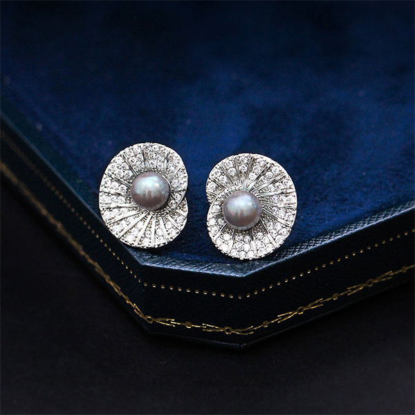 New Retro Hollow Leaf Pearl Brooches for Women Korea Elegant