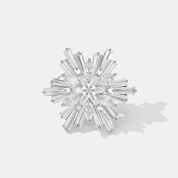 Icy Snowflake Brooch - Sparkling Radiance - Exquisite Craftsmanship