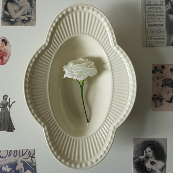 Clover Cream Ceramic Salad Plate - Vintage Charm - Everyday Elegance -  ApolloBox