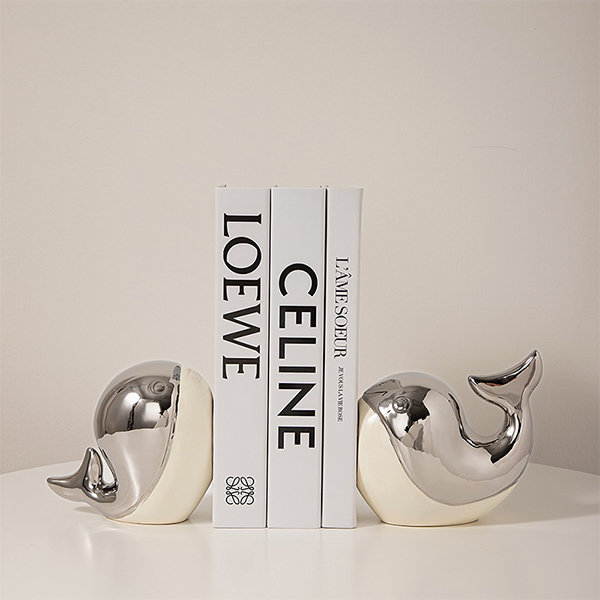 Sleek Whale Bookends - Dive Into Orderly Shelves