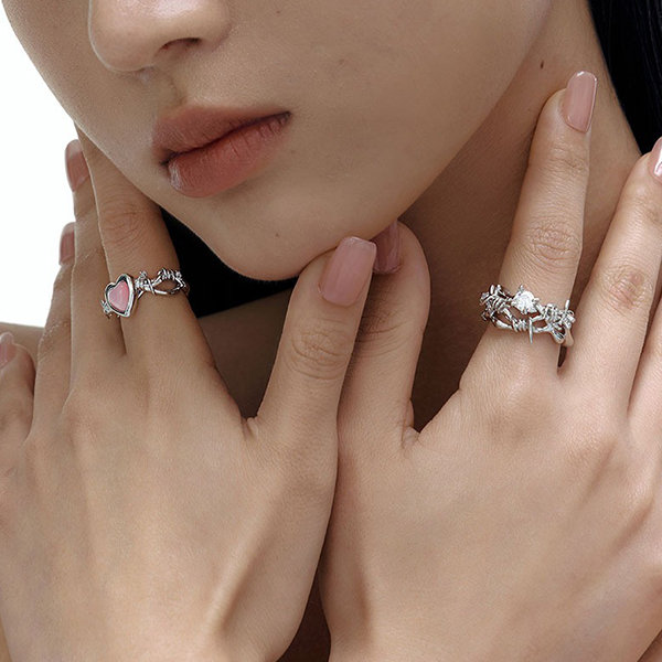 Elegant Leaf Design Diamond Fancy Ring (0.33 ct.tw) | 25karats