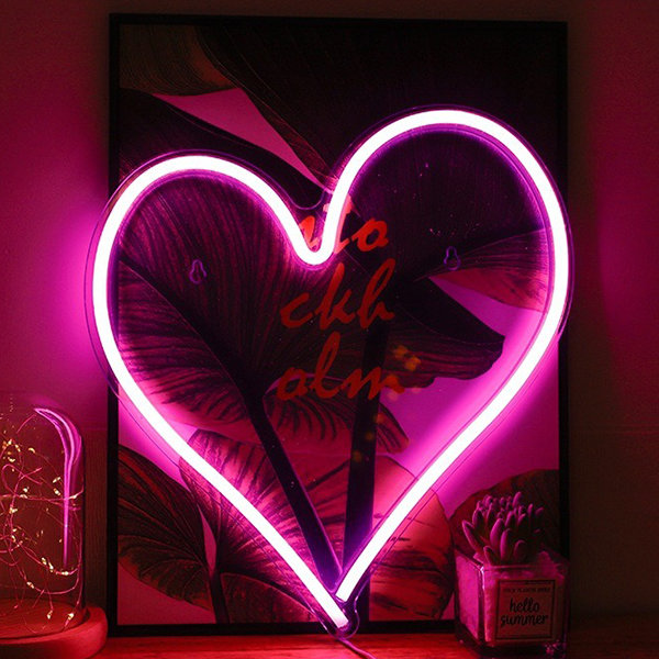 Lovely Vivid outlet Bright Pink Heart Planet LED Night Light Room Wall Love Decor